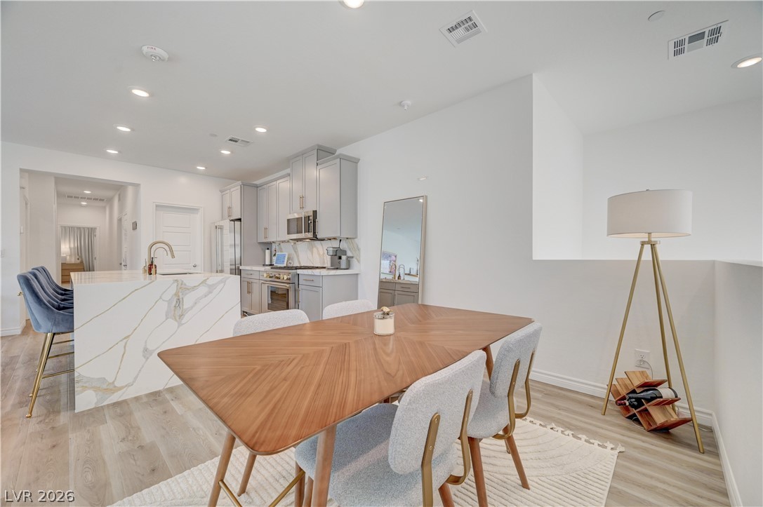 600 North Carriage Hill Drive 2084