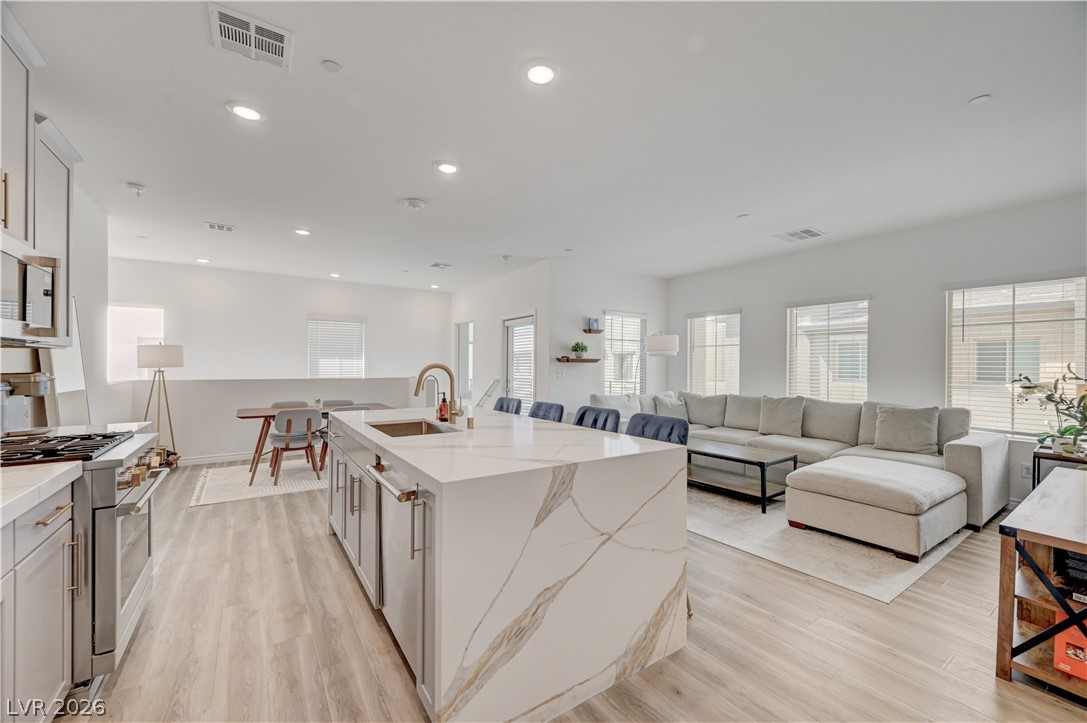 600 North Carriage Hill Drive 2084