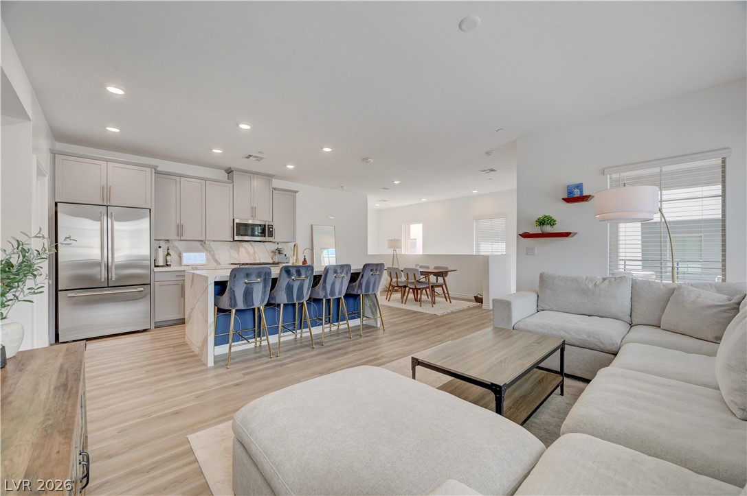 600 North Carriage Hill Drive 2084