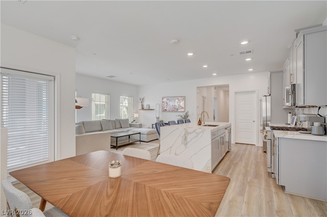 600 North Carriage Hill Drive 2084