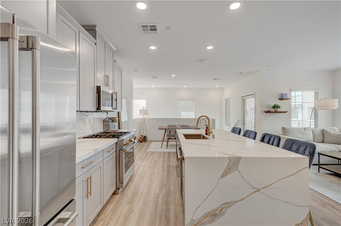 600 North Carriage Hill Drive 2084