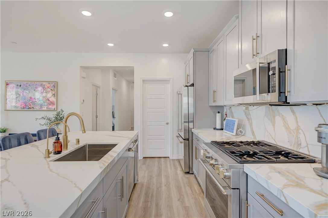 600 North Carriage Hill Drive 2084