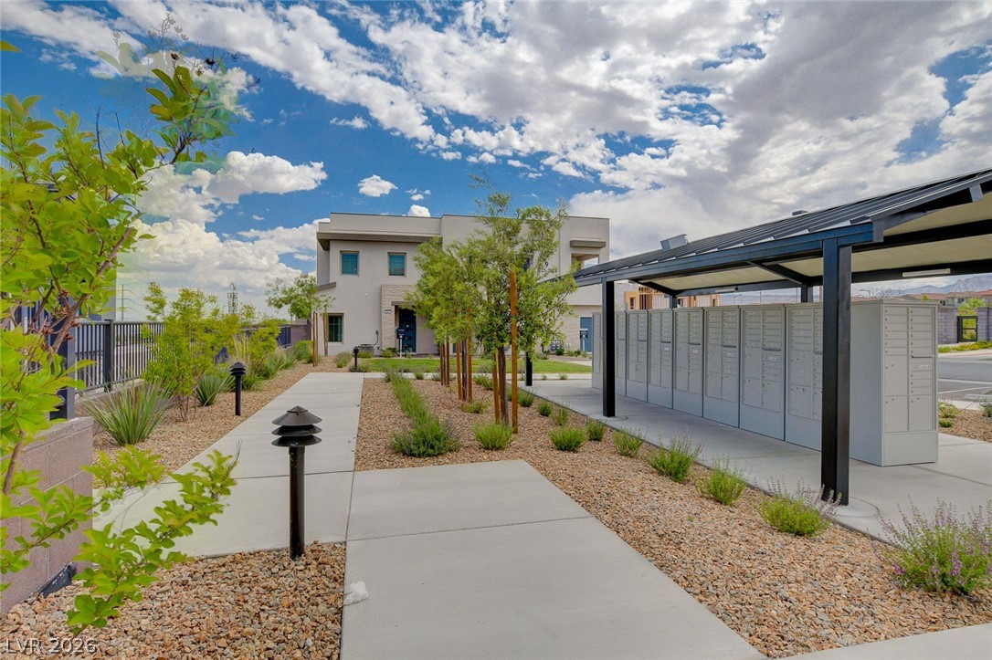 600 North Carriage Hill Drive 2084