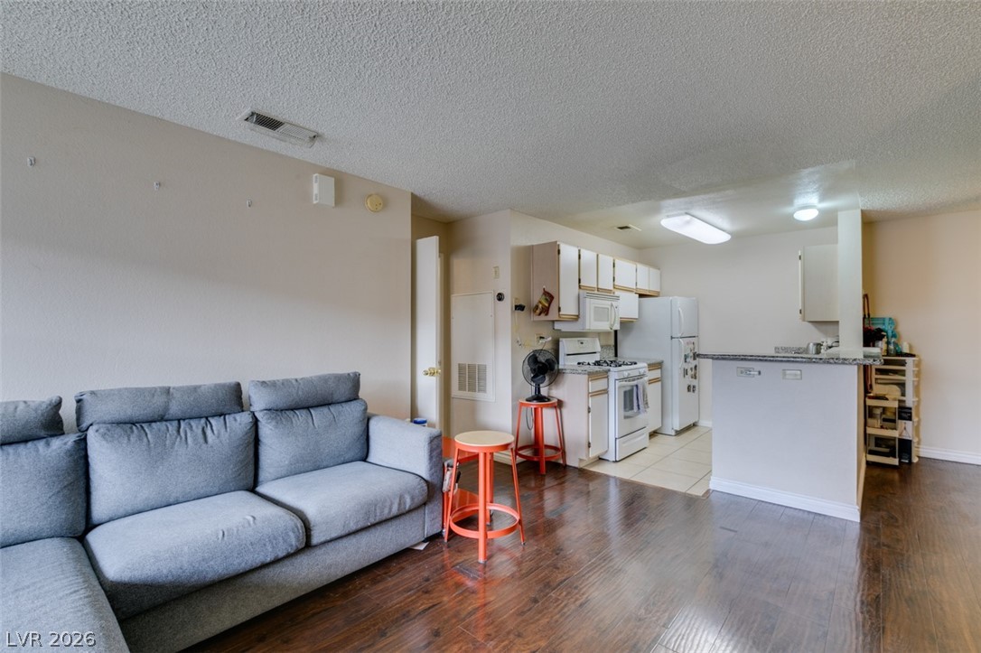 2200 South Fort Apache Road 1057
