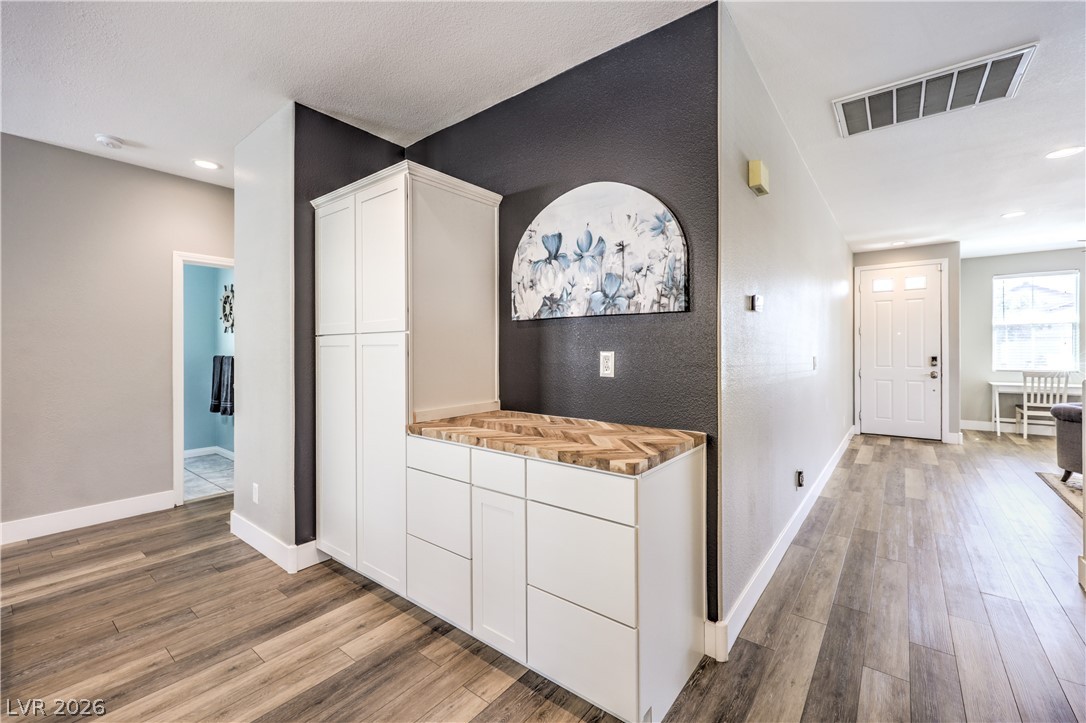 5016 Lone Wolf Avenue