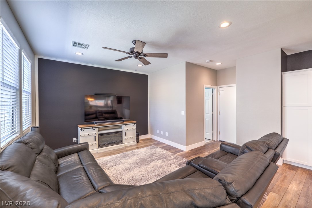 5016 Lone Wolf Avenue