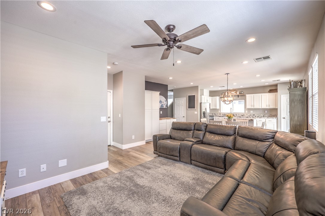 5016 Lone Wolf Avenue