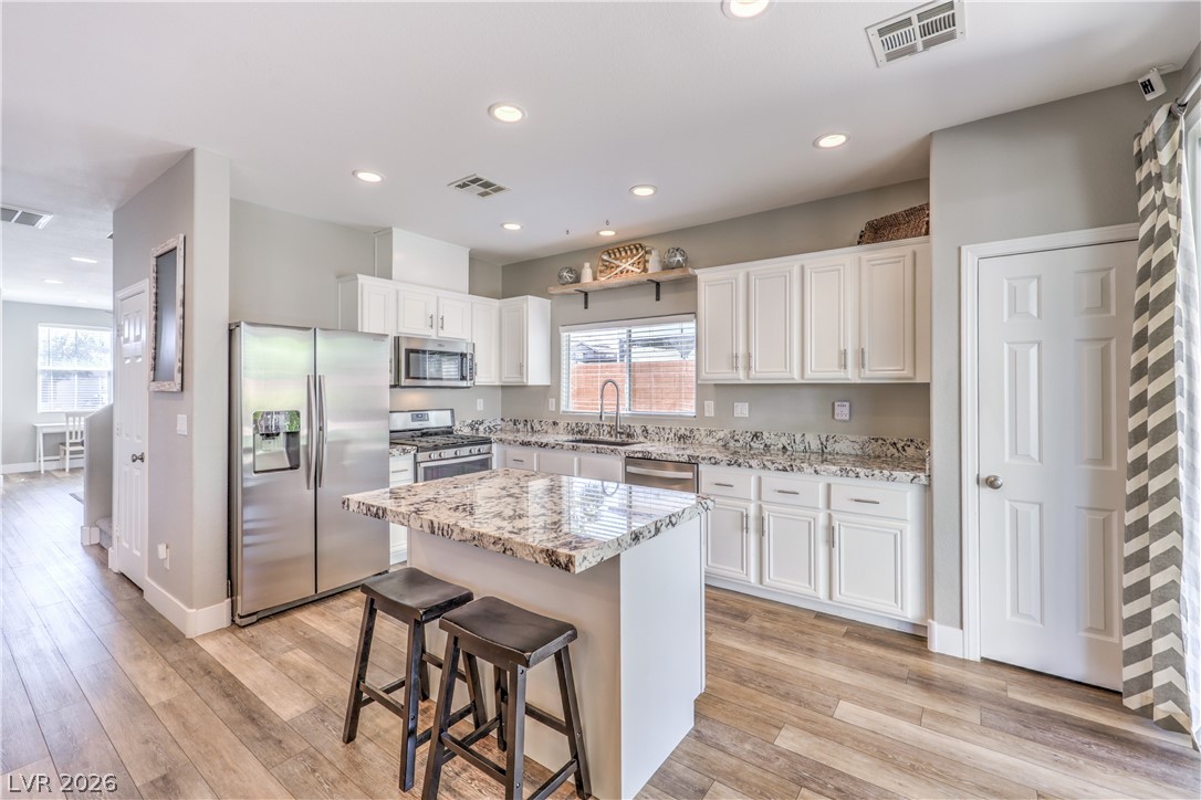 5016 Lone Wolf Avenue