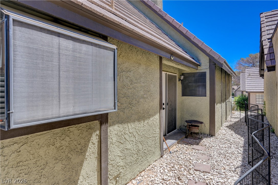 3928 Edgemoor Way