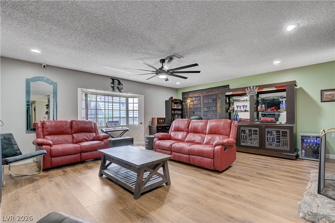 3928 Edgemoor Way