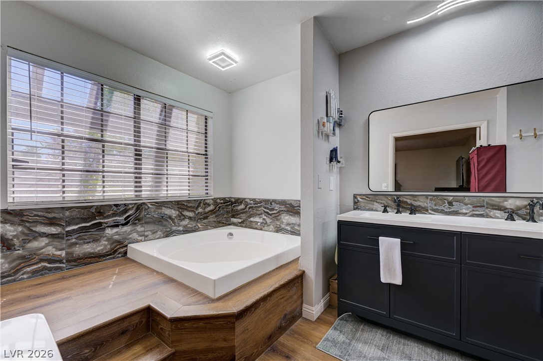 3928 Edgemoor Way