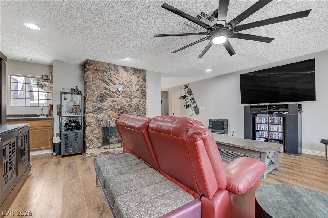 3928 Edgemoor Way