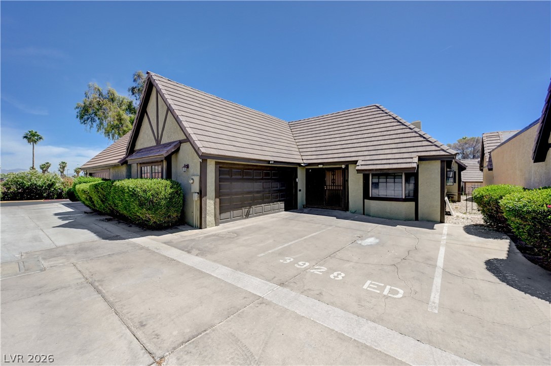 3928 Edgemoor Way