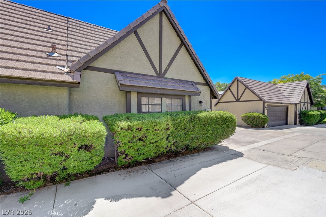 3928 Edgemoor Way