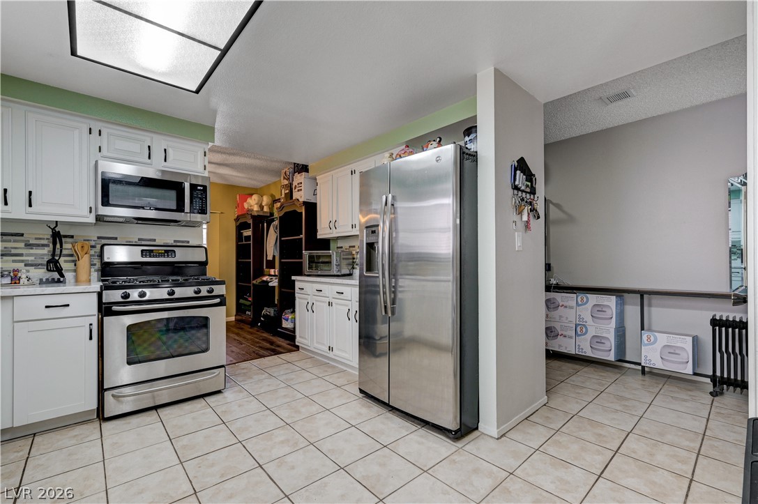 3928 Edgemoor Way