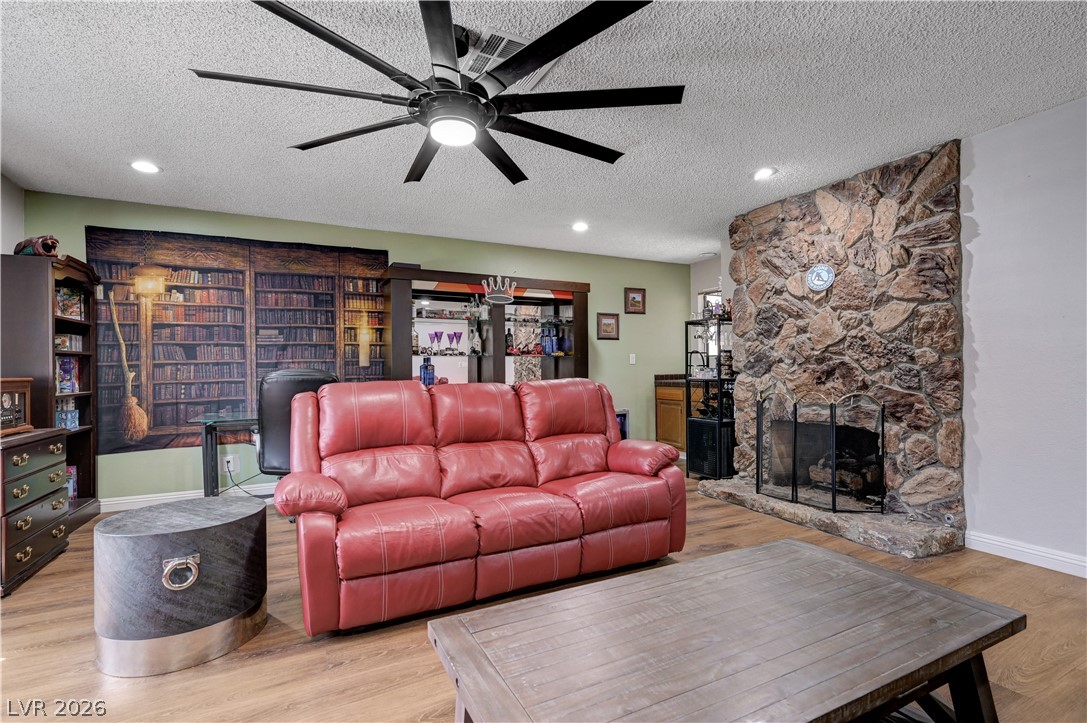 3928 Edgemoor Way