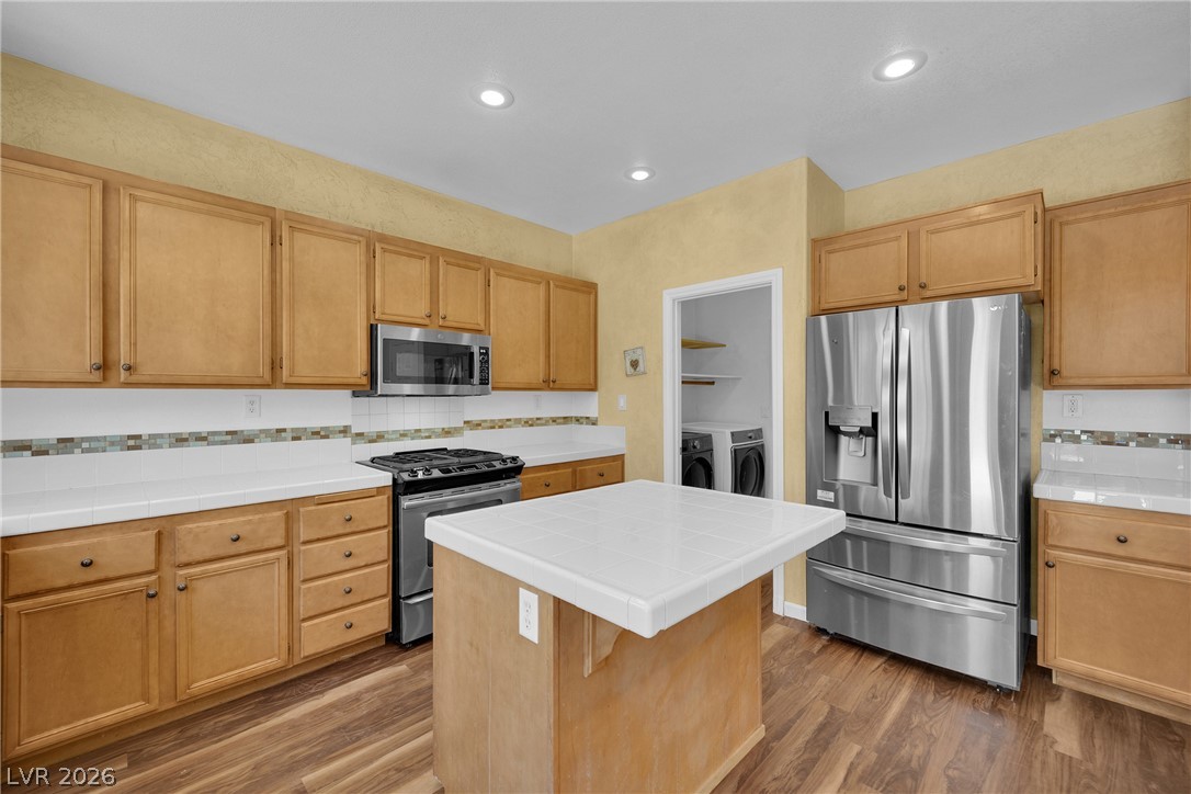 2537 Carmona Circle