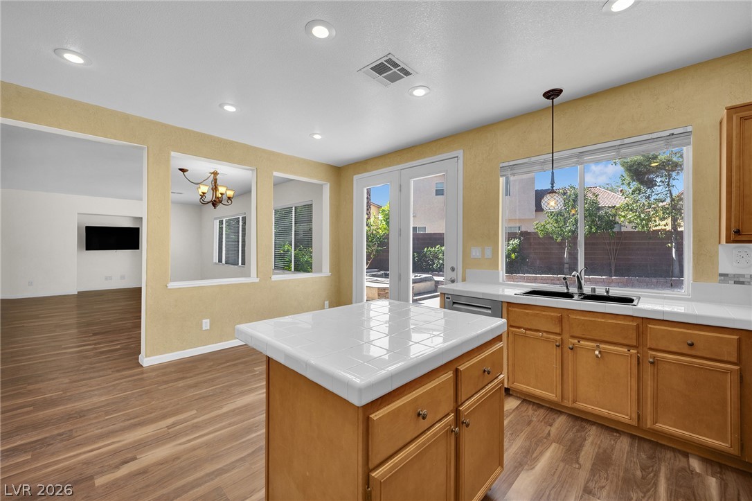 2537 Carmona Circle