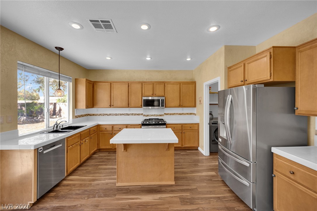2537 Carmona Circle