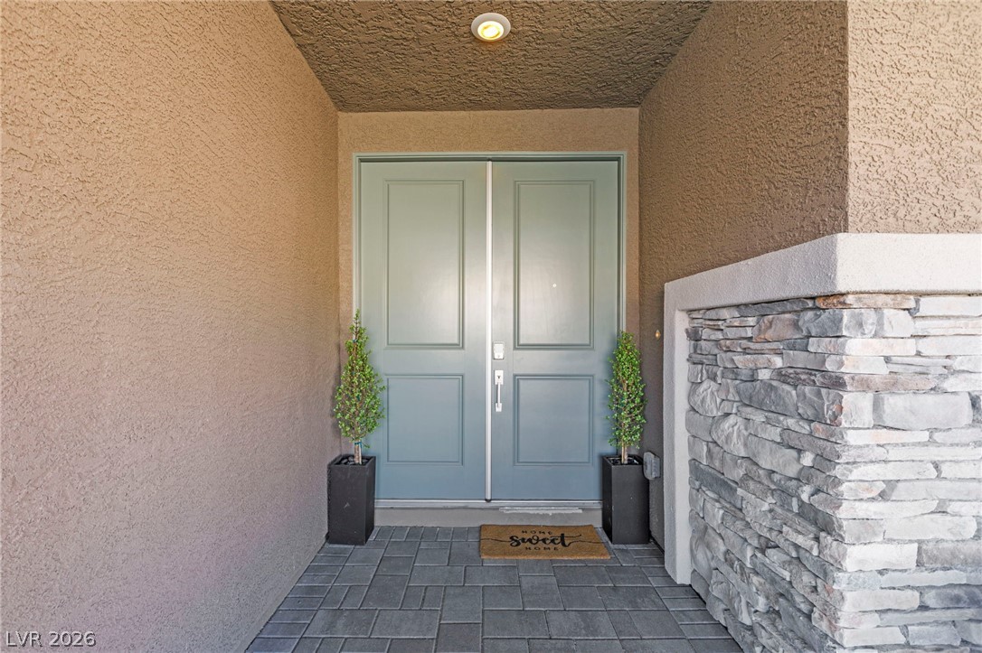 9935 Joshua Foothills Street