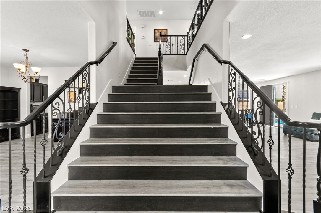 5601 Rocky Ravine Avenue