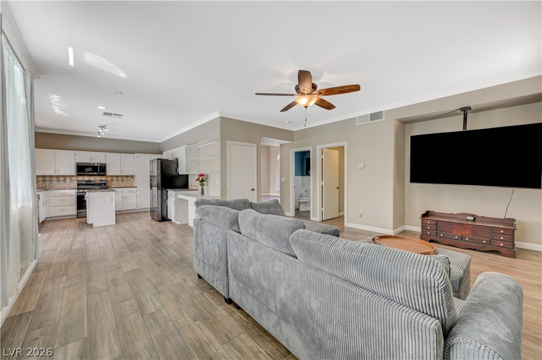 537 Viva Serenade Way