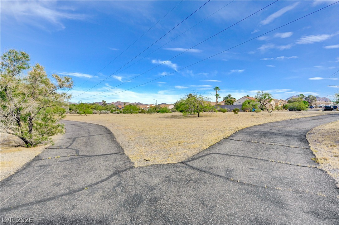 537 Viva Serenade Way