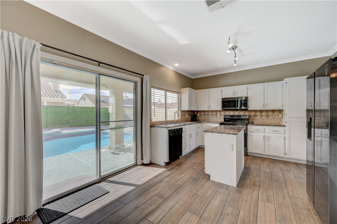 537 Viva Serenade Way