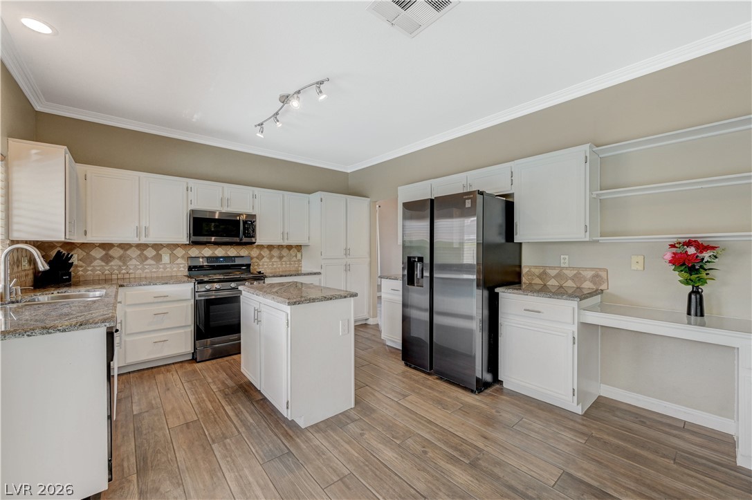 537 Viva Serenade Way