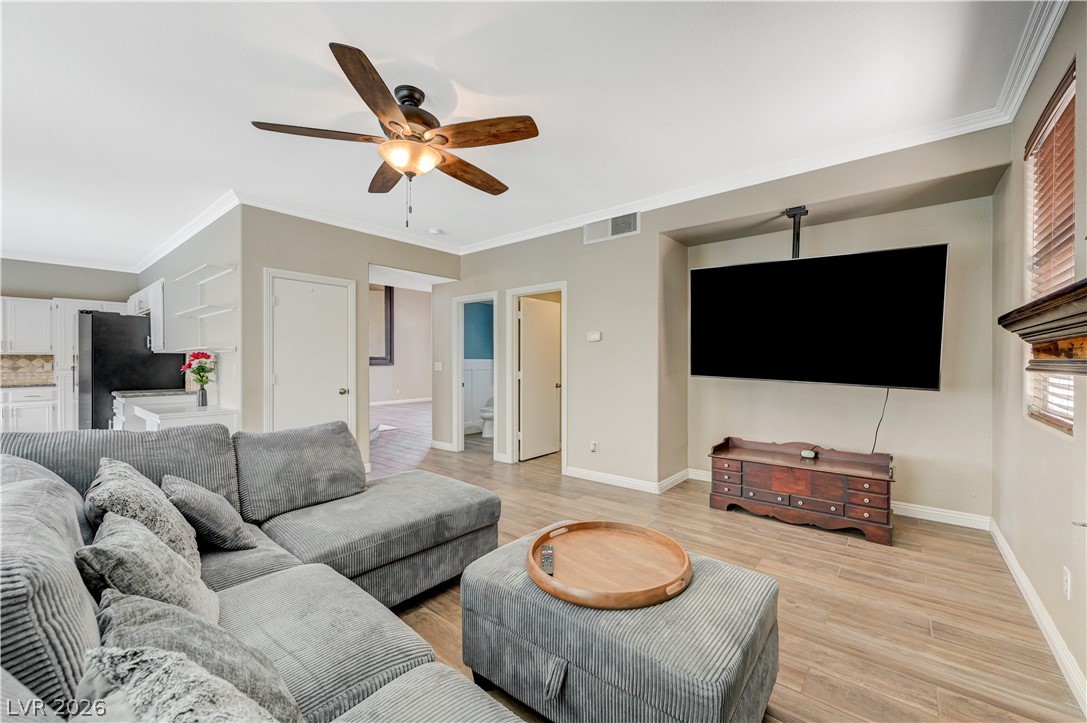 537 Viva Serenade Way