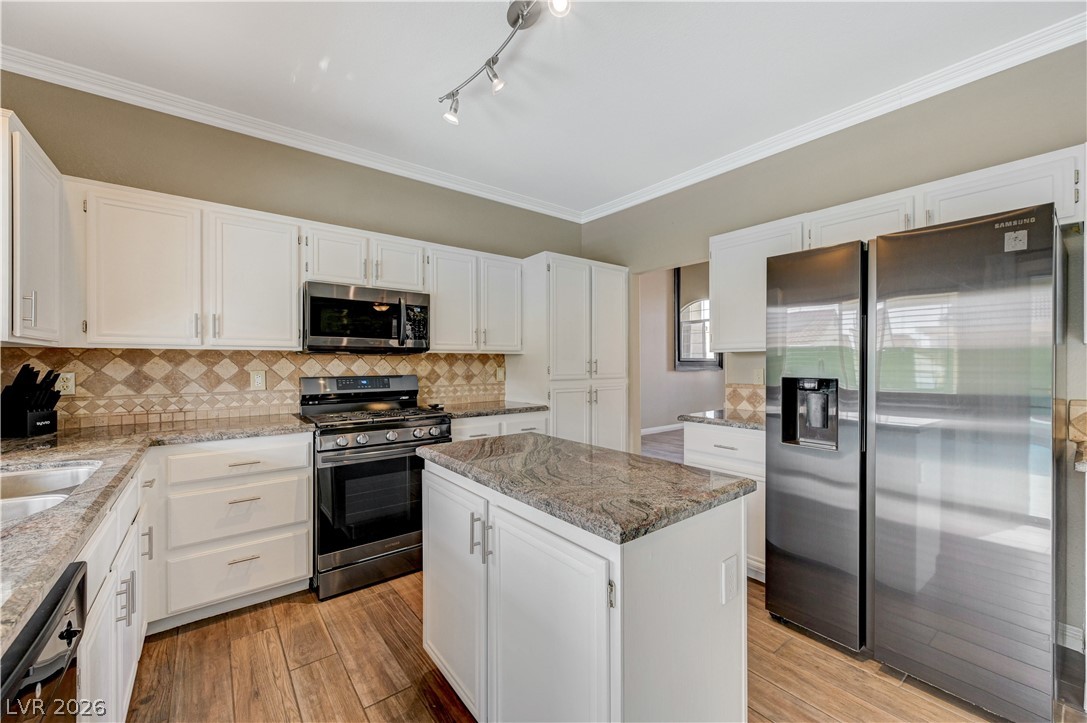 537 Viva Serenade Way