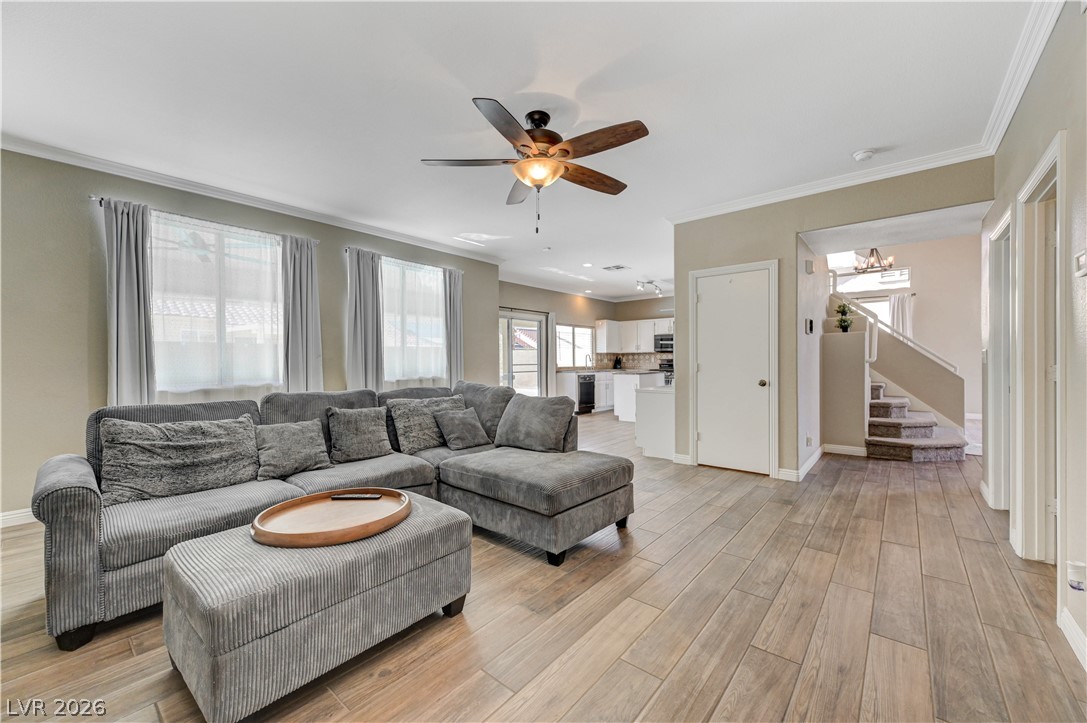 537 Viva Serenade Way