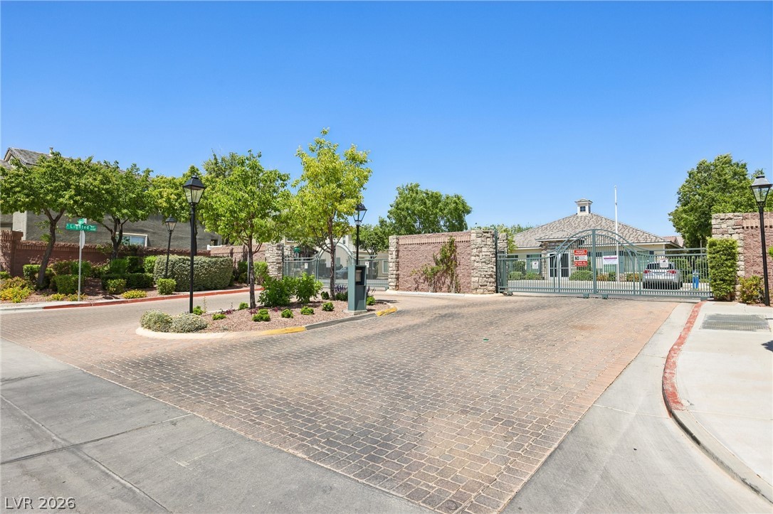 8188 Golden Flowers Street