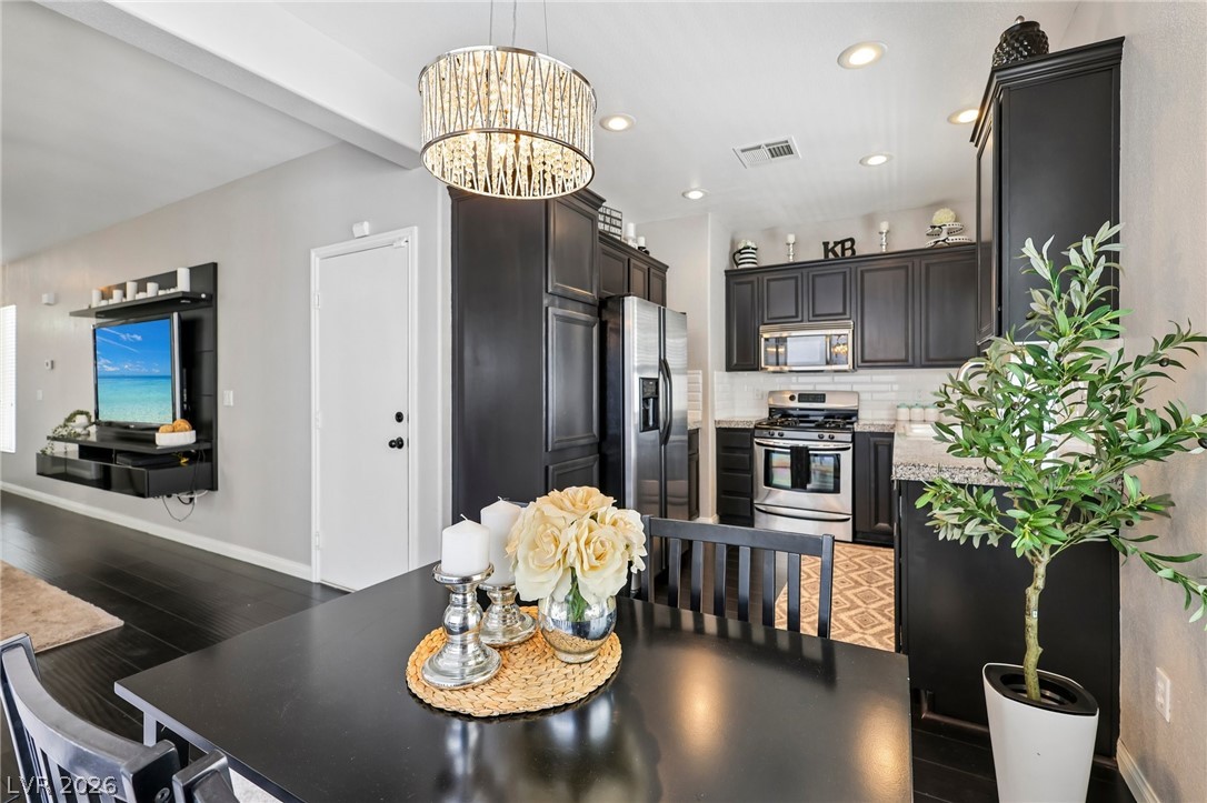 8188 Golden Flowers Street