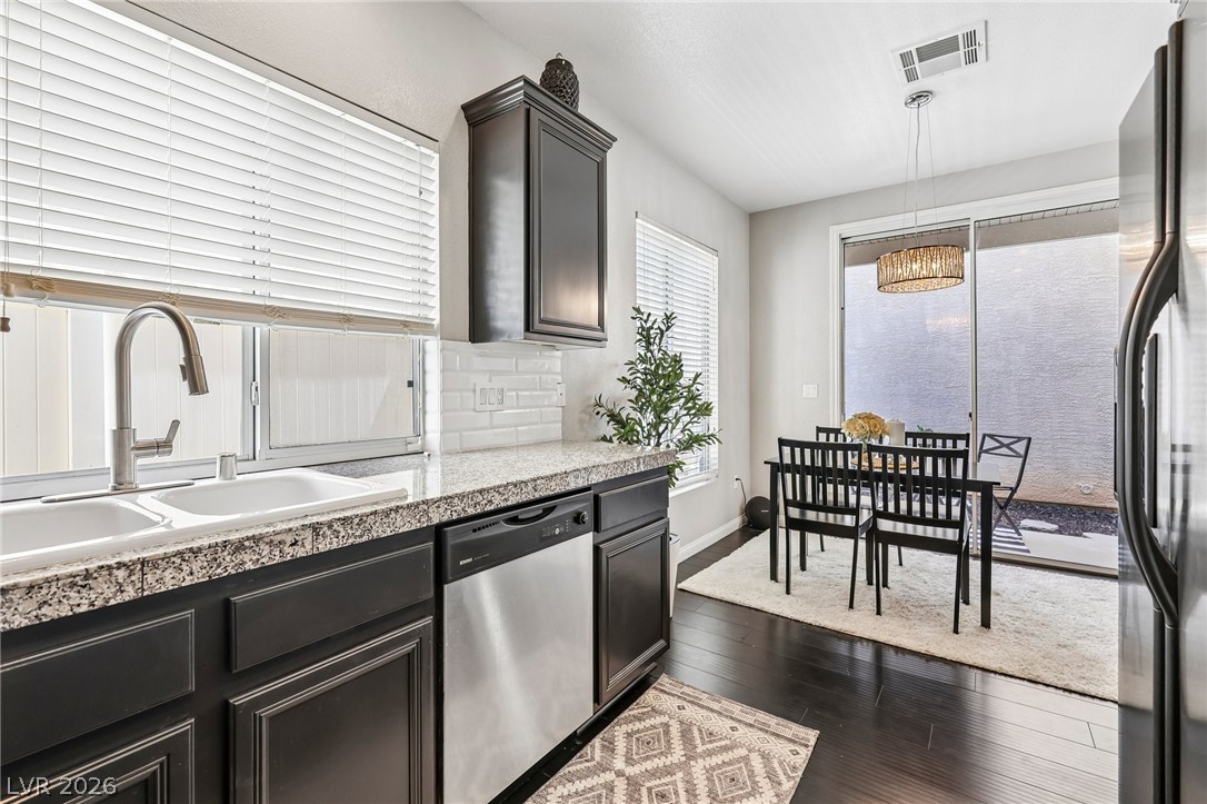 8188 Golden Flowers Street