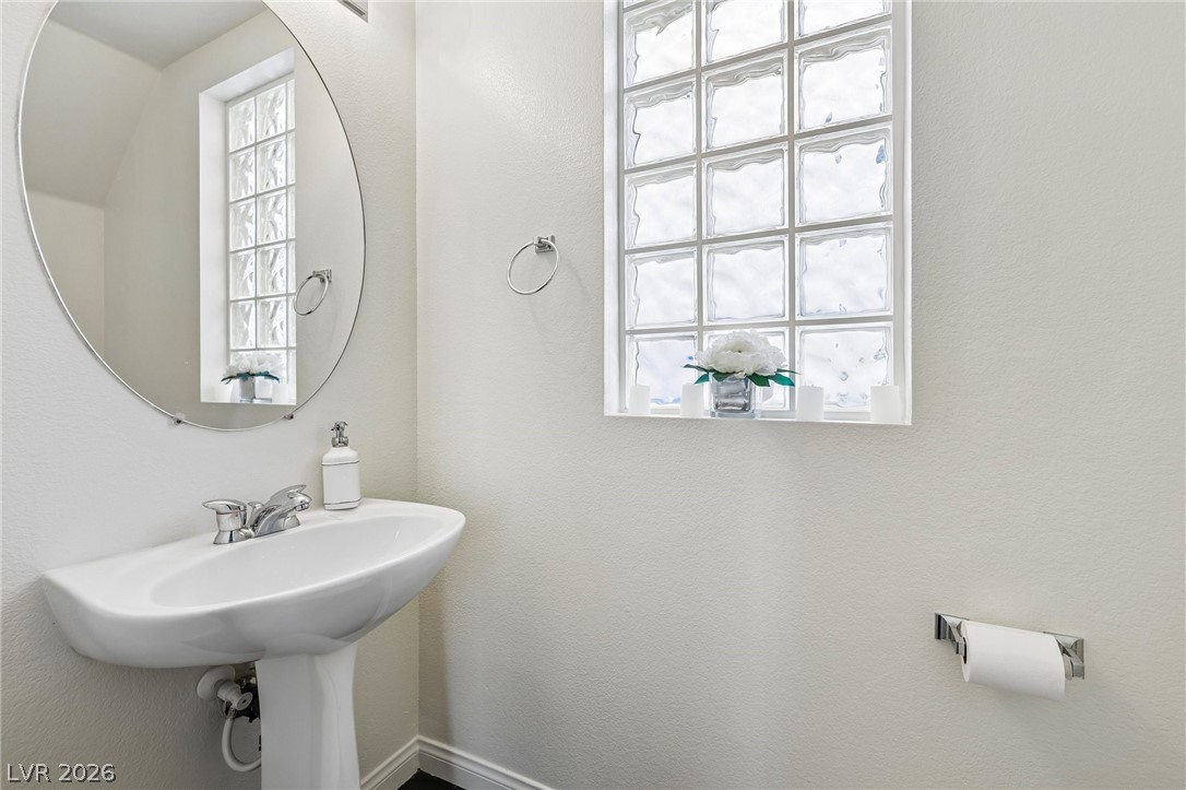 8188 Golden Flowers Street