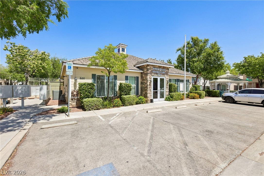 8188 Golden Flowers Street