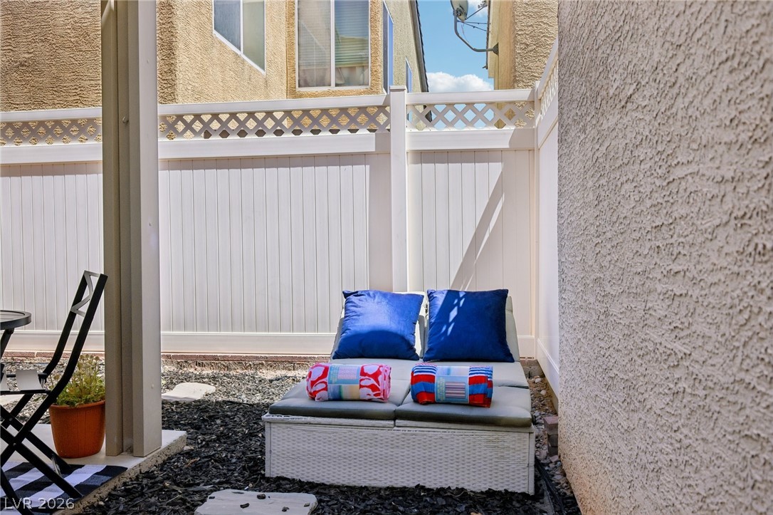 8188 Golden Flowers Street