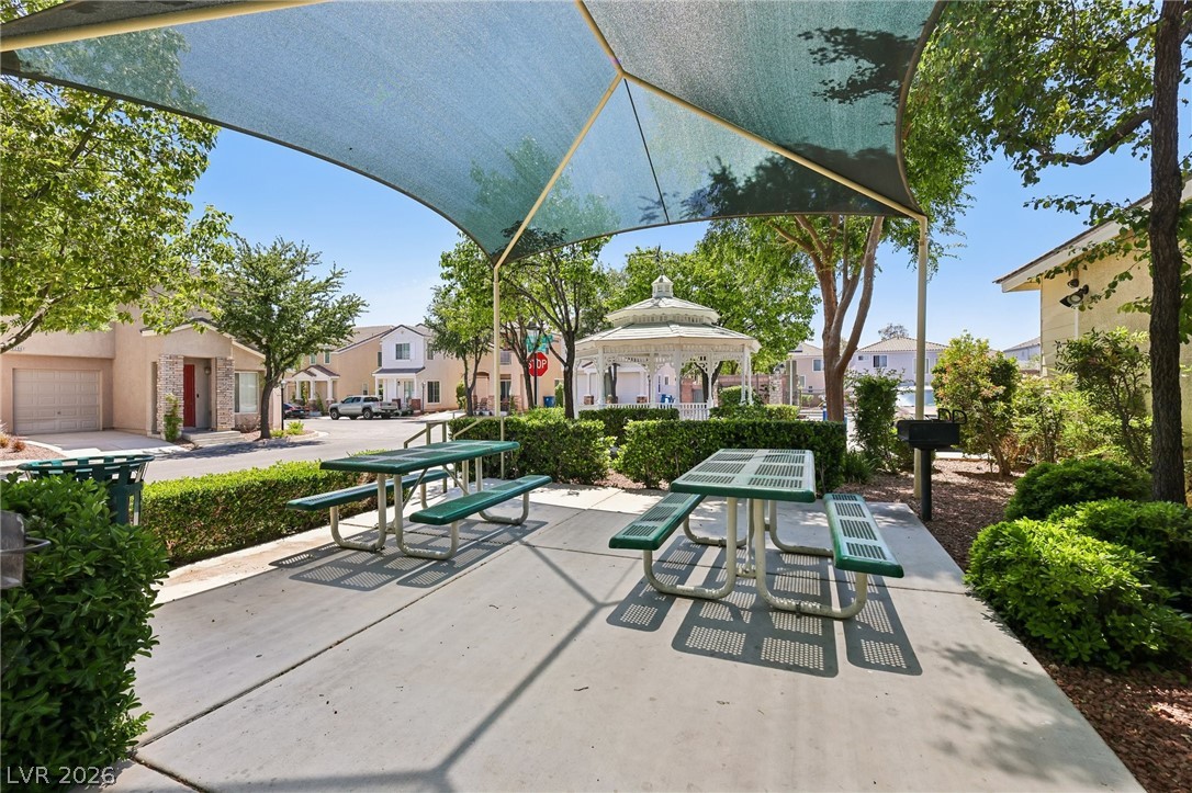 8188 Golden Flowers Street