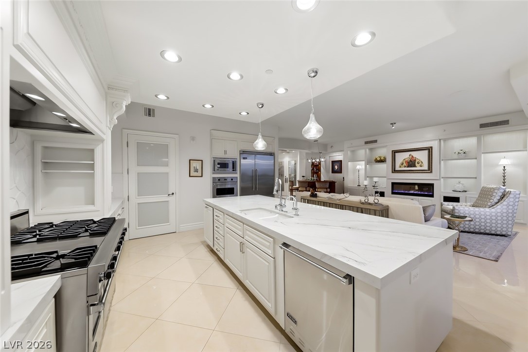 9101 Alta Drive 1103