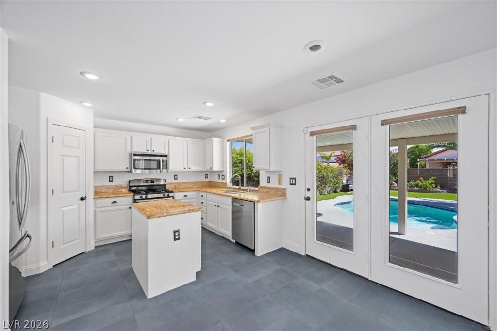 10369 Sleeping Sun Court