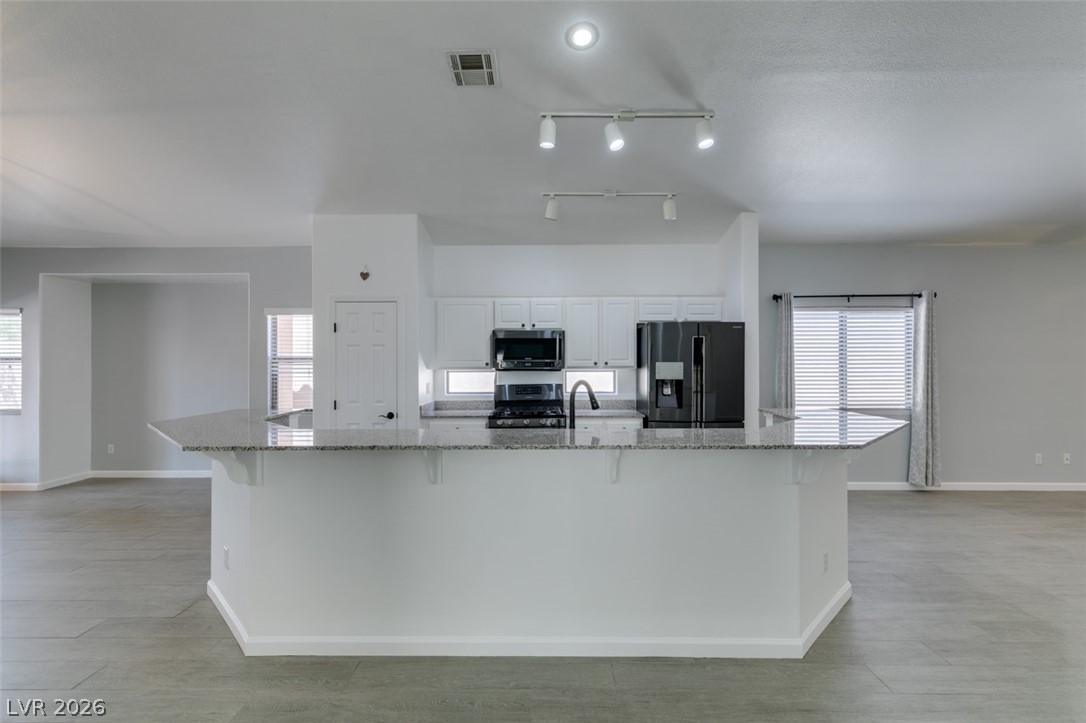 8111 Desert Cloud Avenue