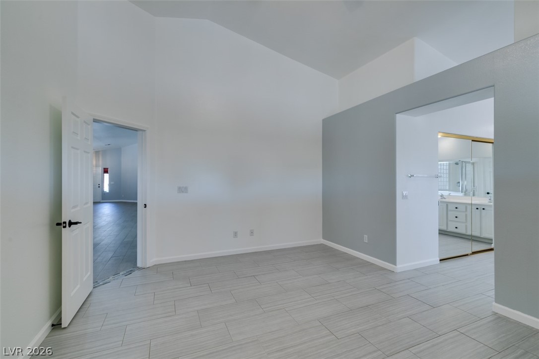 8111 Desert Cloud Avenue