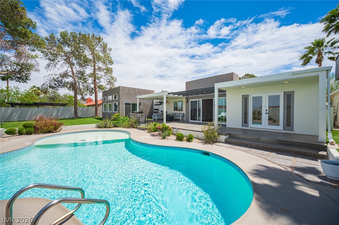 330 East Country Club Drive