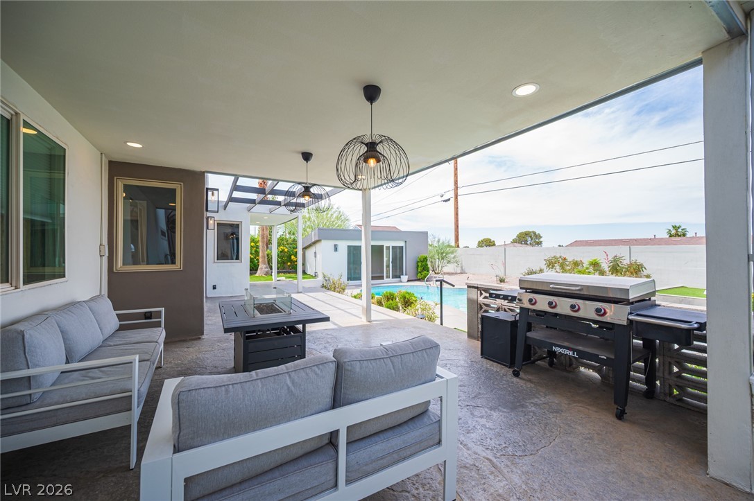 330 East Country Club Drive