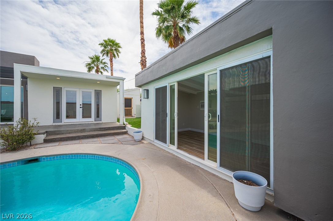 330 East Country Club Drive