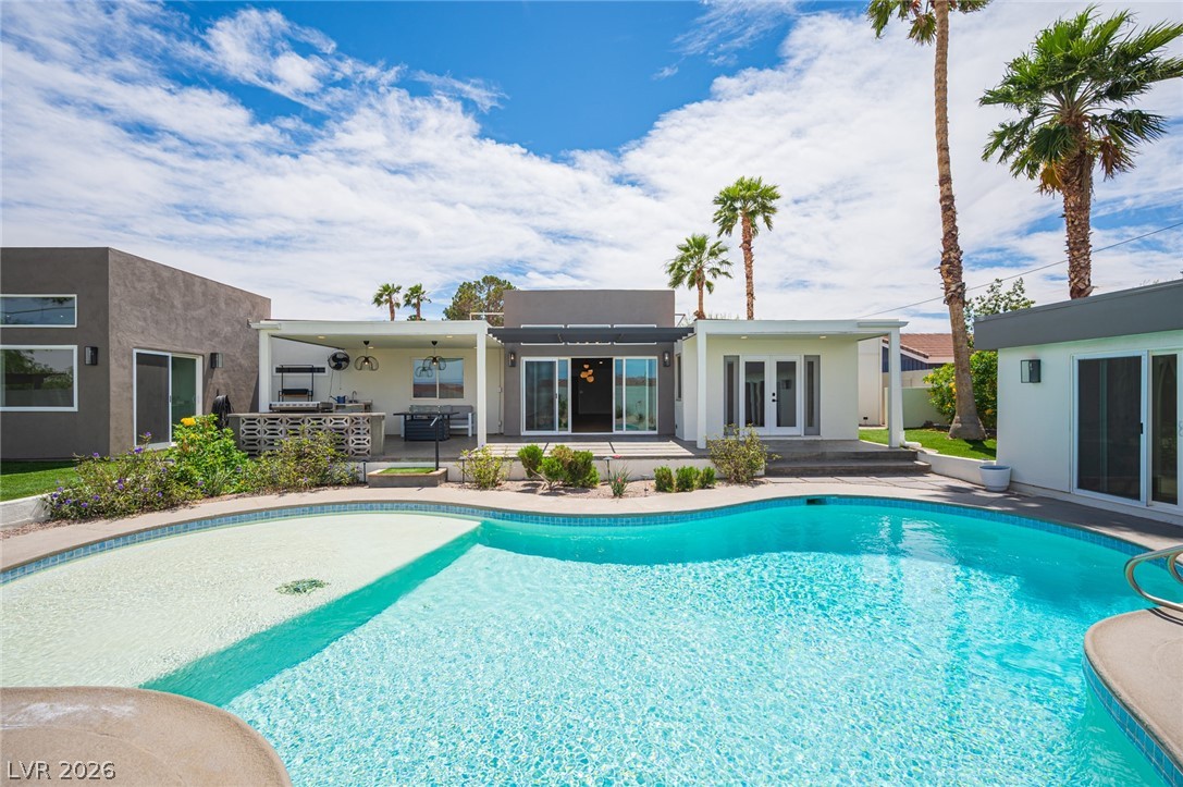 330 East Country Club Drive