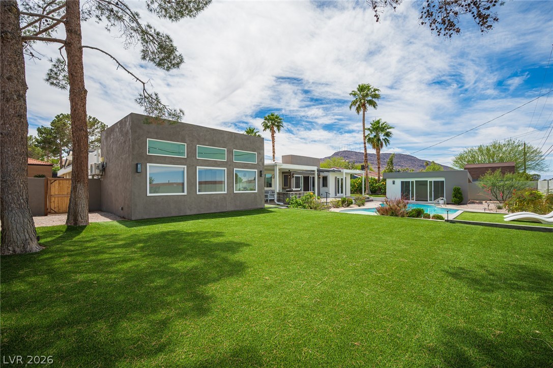 330 East Country Club Drive