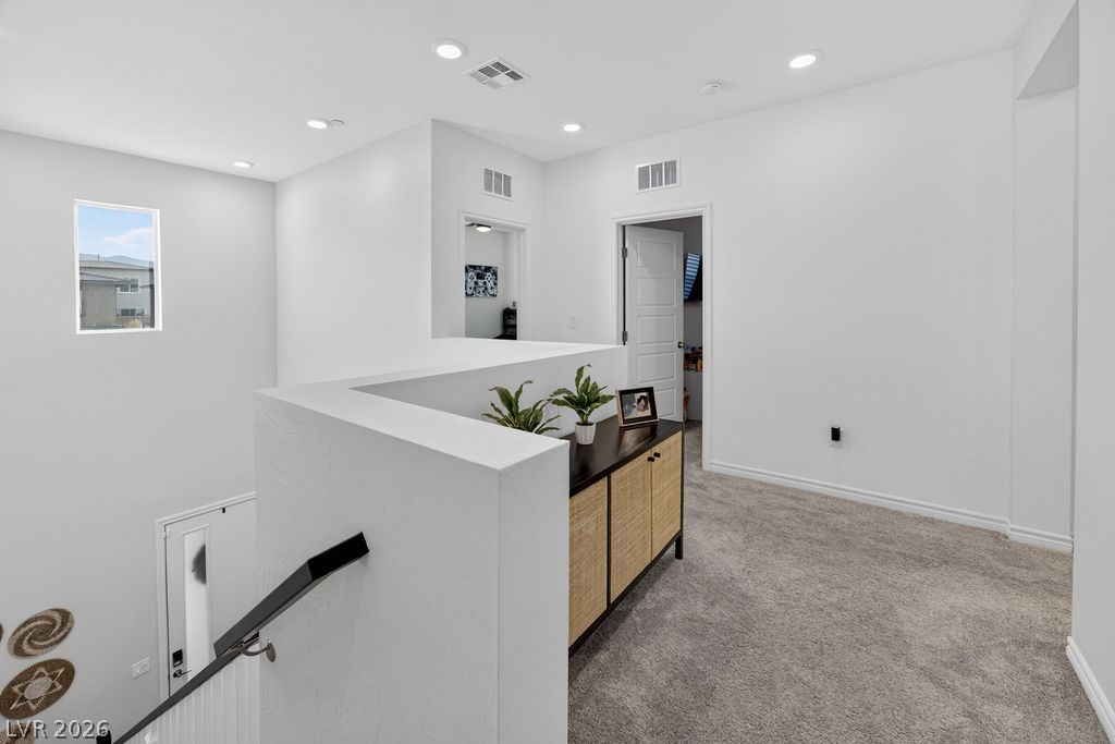 8854 Mountain Lion Avenue