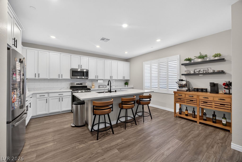 8854 Mountain Lion Avenue